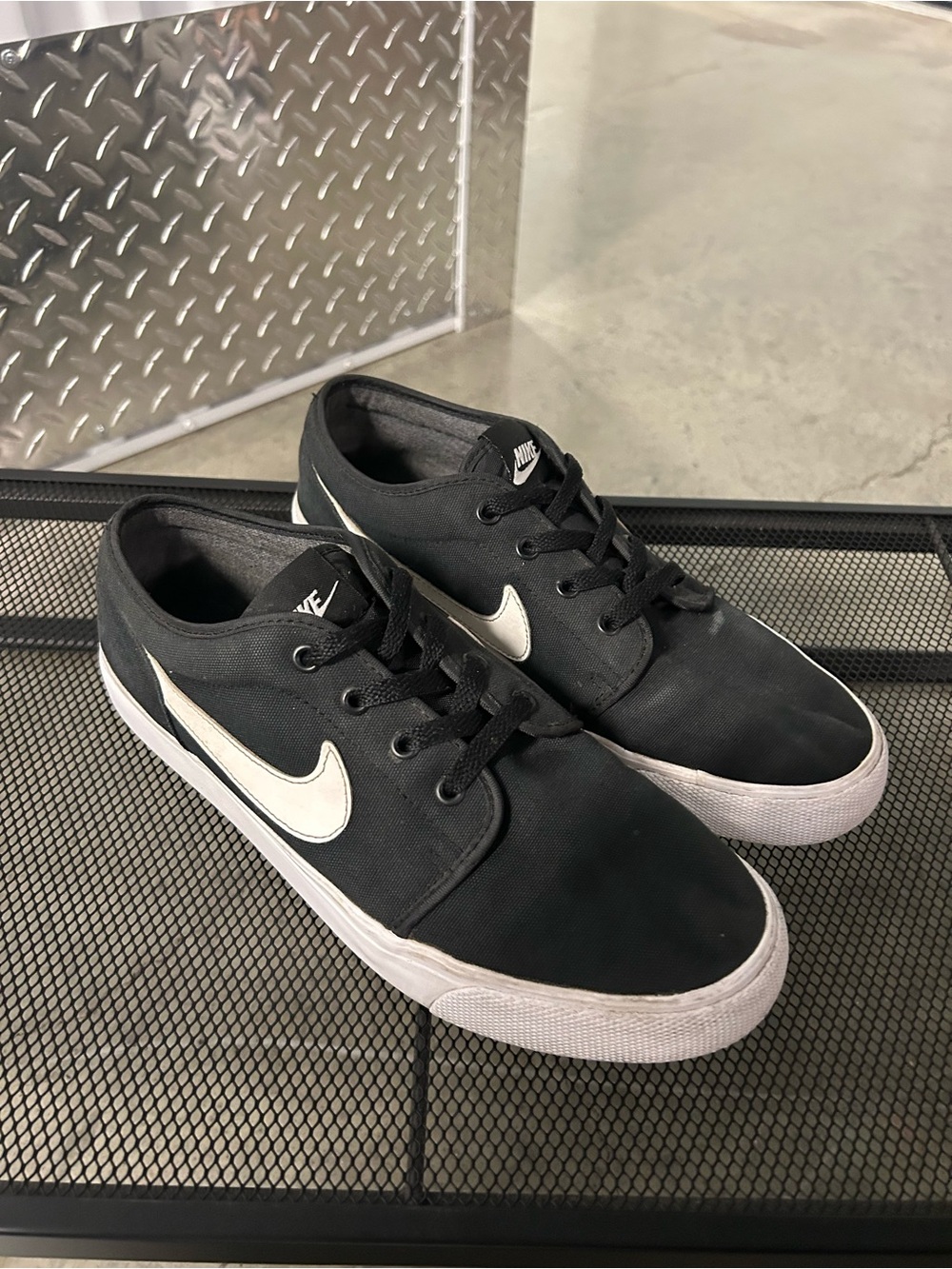 Nike | Toki Low Canvas Sneakers